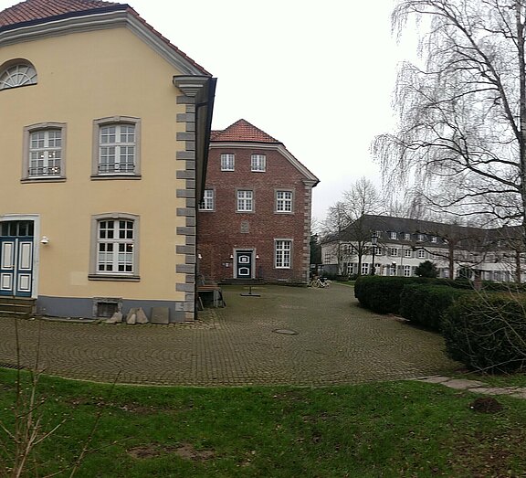 [Translate to English:]   